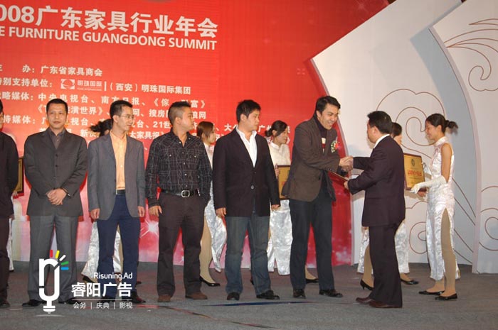 企業為什么有必要策劃年度表彰大會？該